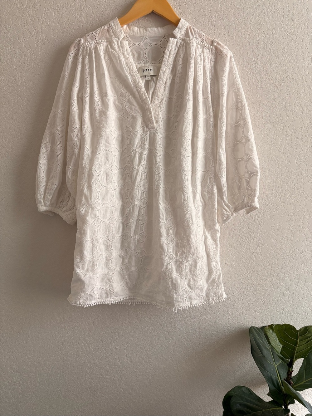 Joie embroidery boho Cream Eyelet V-Neck Tunic with Puff Sleeves medium